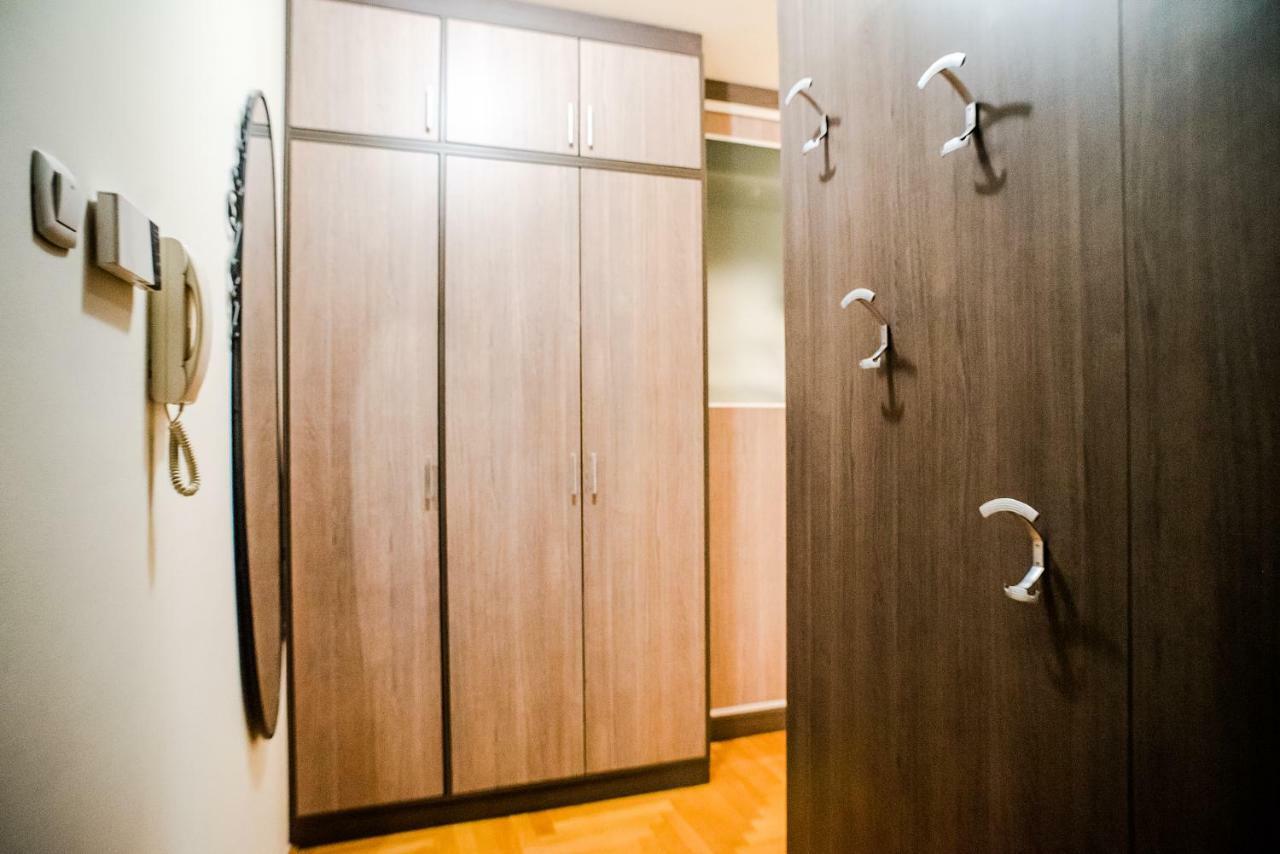 Hollo Apartment - Private Garage - A/C Budapest Bagian luar foto