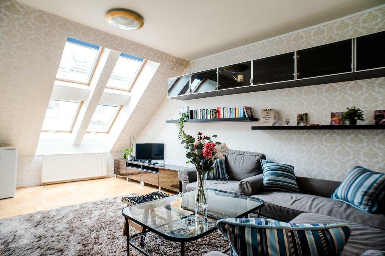 Hollo Apartment - Private Garage - A/C Budapest Bagian luar foto