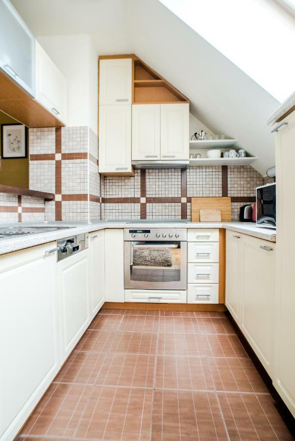 Hollo Apartment - Private Garage - A/C Budapest Bagian luar foto