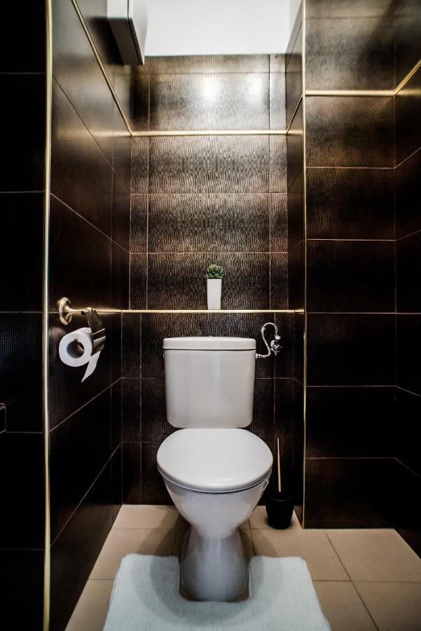 Hollo Apartment - Private Garage - A/C Budapest Bagian luar foto