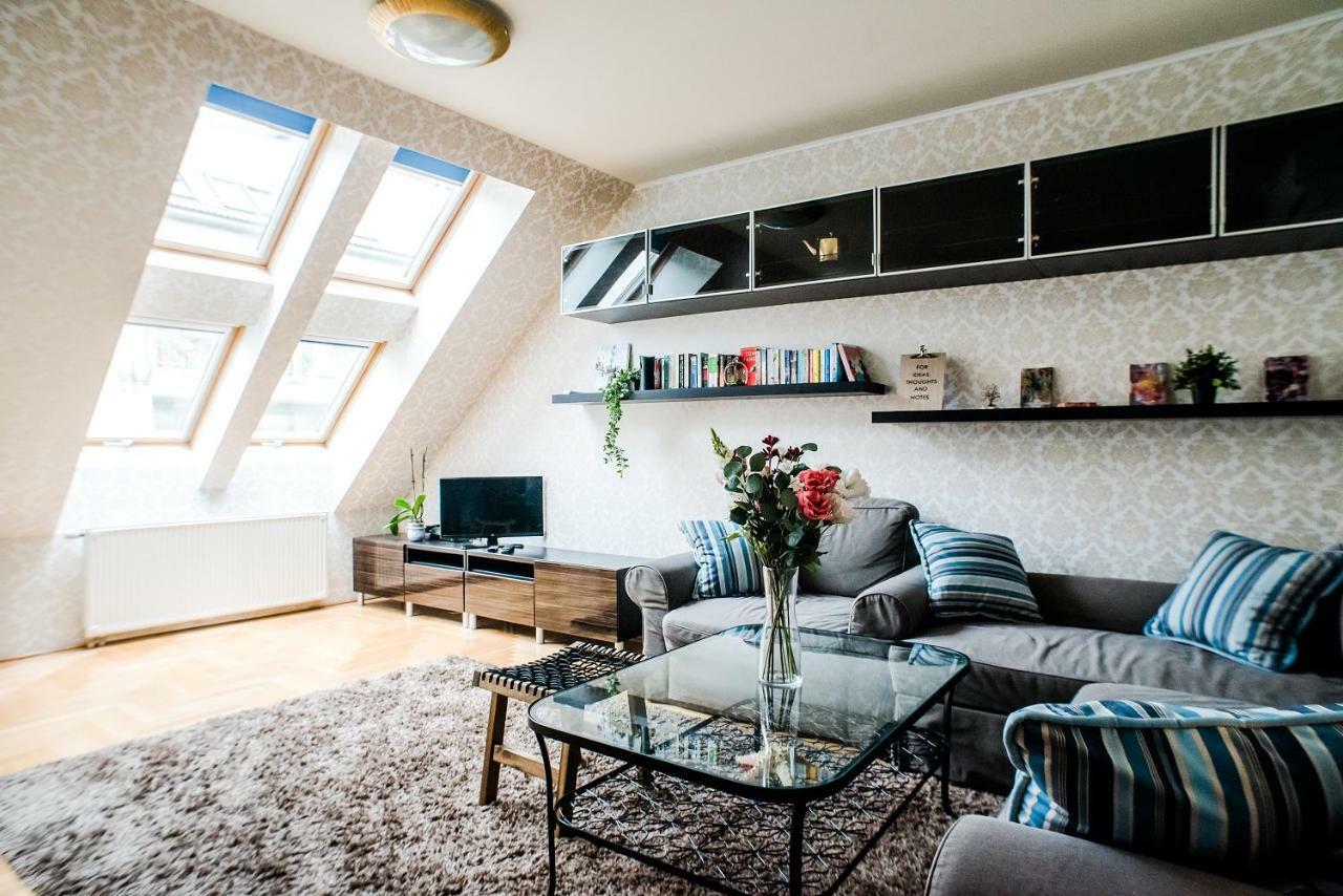 Hollo Apartment - Private Garage - A/C Budapest Bagian luar foto