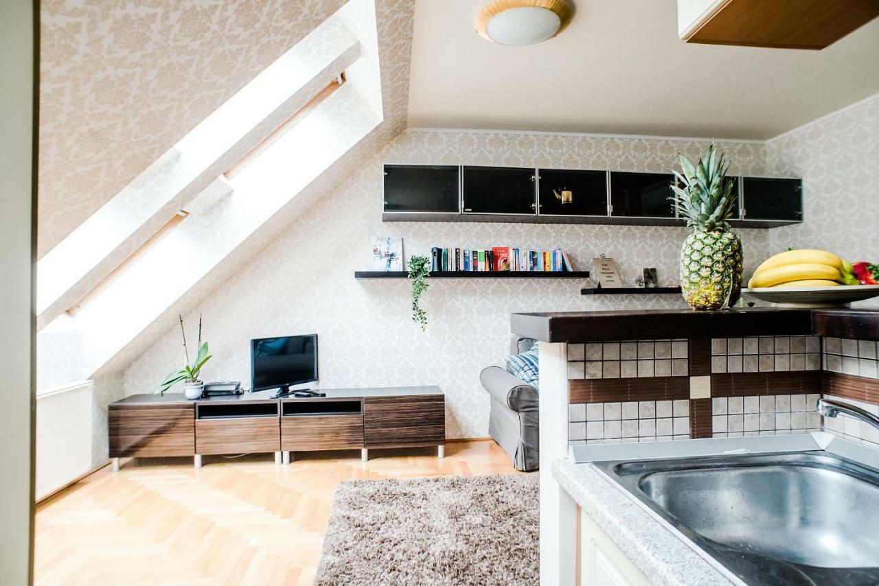 Hollo Apartment - Private Garage - A/C Budapest Bagian luar foto